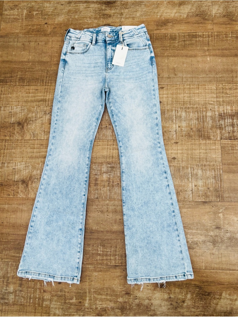NWT KanCan High Rise Flare light wash size 09/28 31.5" inseam
